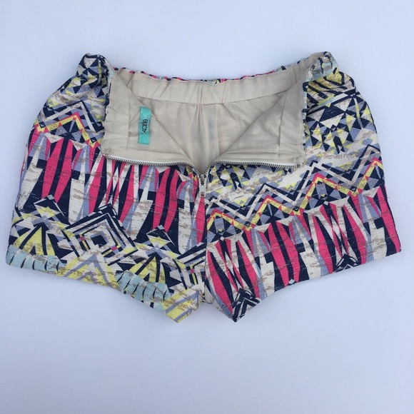 KARLIE BOUTIQUE WOVEN TEXTURED SHORTS - Picture 8 of 8